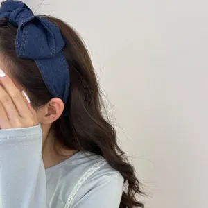 Elegante Franse retro denim hoofdband met strik in een klassieke marineblauwe stof
