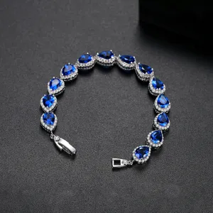 Elegante pulsera plateada con circonitas azules en forma de pera y pequeños acentos