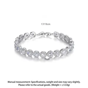 Elegante pulsera bañada en plata en forma de corazón con circonitas pavé para mujer.