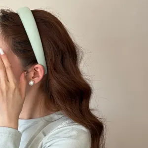 Serre-tête en éponge rembourré vert clair élégant pour une coiffure d'été fraîche