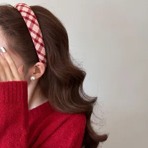 Serre-tête élégant à carreaux rouges et crème pour femmes, accessoire de mode hivernal