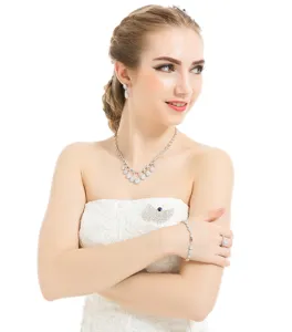 Luxe bruidssieraden set met waterdruppel kristallen ketting, oorbellen en armband