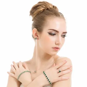 Elegante hartvormige groene sieradenset voor dames met oorbellen, ketting en armbanden
