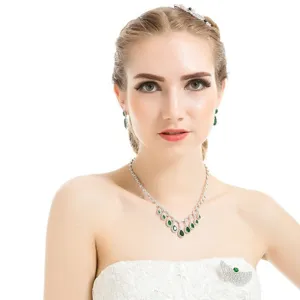 Elegante bruidssieradenset met groene druppelkristallen en bijpassende ketting