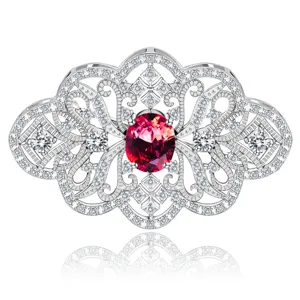 Broche ajourée de style palais vintage avec micro-pavé zircons et pierre rouge