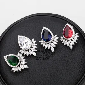 Elegantes pendientes de gota con circonitas de colores para banquetes formales y gala