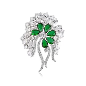 French Vintage Copper Zirconia Flower Brooch For Women Elegant Floral Design Platinum Plated Corsage Western Style Jewelry Accessories
