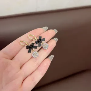 Koreanische Schleife Zirkonia Huggie Ohrringe Für Damen Leichter Luxus Gold Vergoldet Legierung Inlaid Schleifenohrringe Schmuck