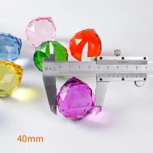 Juego de bolas de cristal facetadas de colores mezclados de 40 mm para decoración y luces