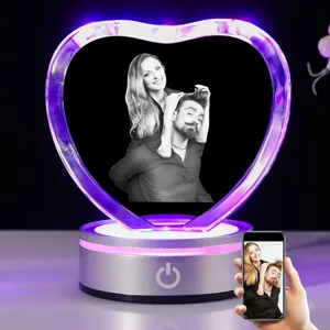 Gepersonaliseerde 3D-lasergegraveerde hartkristal LED-lamp voor Valentijnsdag verjaardag