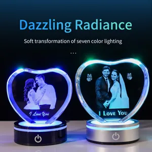 3D lasergegraveerd hart kristal ornament met kleurwisselende LED-basis voor jubileumcadeau