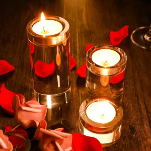 Romantisches Kerzenhalter-Set aus K9-Kristallglas für Abendessen mit Rosenblättern
