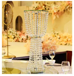 Eleganter hoher Kristallperlen-Blumenständer für luxuriöse Hochzeitstischdekoration