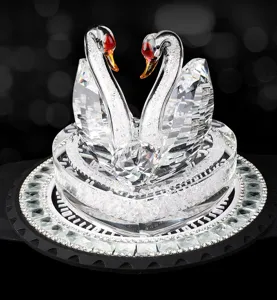 Ornamento per auto cigno di cristallo strass lucenti decorazione interna vista dettaglio cristallo