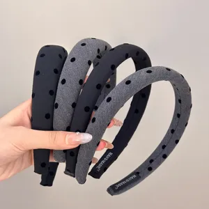 Serre-têtes rembourrés élégants à pois noirs et gris pour le coiffage et le volume