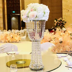 Eleganter Kristallperlen-Hochzeitsblumenständer mit weißem und rosa Blumengesteck Dekor