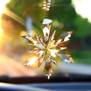 Élégant ornement flocon de neige en cristal scintillant pour voiture avec effet prisme