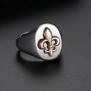 Retro men's hip-hop signet ring with two-tone fleur-de-lis design in silver and rose gold