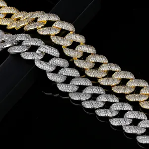 Collar de eslabones cubanos con circonitas para hombre en tonos dorado y plateado.