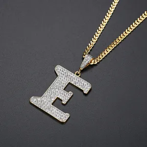 Collar con colgante de letra E con incrustaciones y cadena cubana dorada para hombre hip-hop.