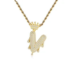 Iced out druppelende V-letter hanger ketting met kroon en gouden touwketting