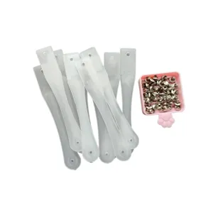 Set DIY waaierhandvatten met metalen klinknagels in een roze pootjesbakje voor hobby