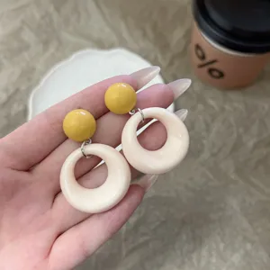 French Vintage Geometric Round Stud Earrings For Women Irregular Resin Alloy Electroplated Small Design Sense Summer Jewelry