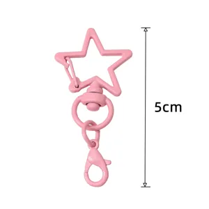 Detail view of a 5cm pink star-shaped lobster clasp for DIY keychain crafts.