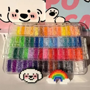 Großer transparenter Aufbewahrungsbox-Satz für bunte Perlen zum DIY-Basteln von Schmuck.