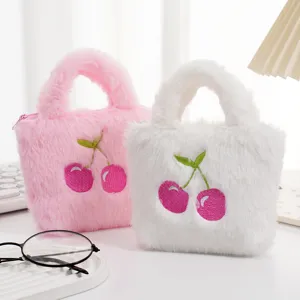 Pluche handtas met kersenborduurwerk in roze en wit voor meisjes en kinderen.