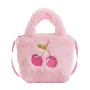 Schattig roze pluizig kinderhandtasje met kersenborduurwerk en schouderband voor meisjes.