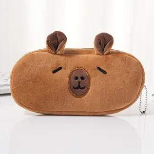 Trousse en peluche Capybara marron avec détails de visage brodés et petite chaîne