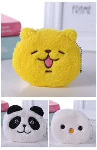 Vista dettagliata di tre simpatici portamonete in peluche con design di panda e pulcino