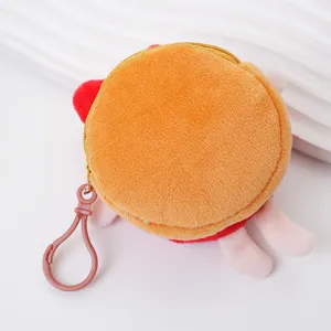 Detailweergave van een schattige pluche hamburger portemonnee met zachte textuur en haak
