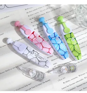 Juego de cuatro cintas correctoras tipo bolígrafo con botón y repuestos transparentes.
