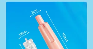 Nahaufnahme mit den Maßen 11,5 cm Länge und Breite eines rosa Korrekturbands.