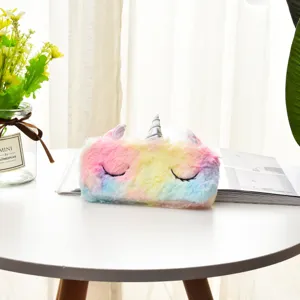 Buntes Plüsch-Einhorn-Federmäppchen mit Regenbogen-Tie-Dye-Fell und silbernem Horn