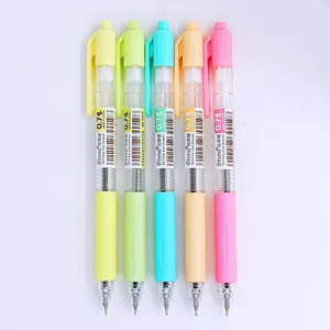 Vue détaillée de cinq stylos à bille pastel rétractables avec pointes 0,7 mm