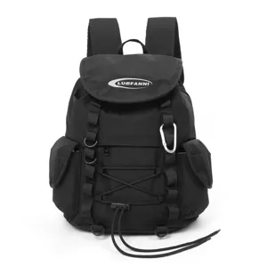 Leichter schwarzer Outdoor-Wanderrucksack mit großem Fassungsvermögen und Gurten