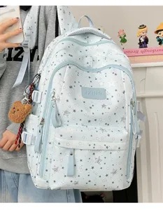 Zaino scuola celeste con motivo a stelle e simpatico portachiavi a forma di orsetto