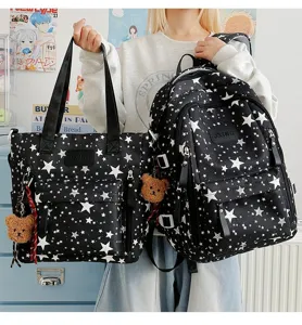 Set zaino e borsa tote neri con motivo a stelle per studentessa con portachiavi