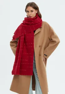 Roter Winterschal mit bunten Streifen und Fransen für das Weihnachts-Styling