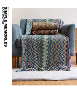 Manta de punto estilo bohemio con patrón zigzag y detalles de flecos elegantes