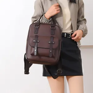 Klassischer brauner Kunstleder-Rucksack für Damen, vielseitiger Schulrucksack mit Trägern.
