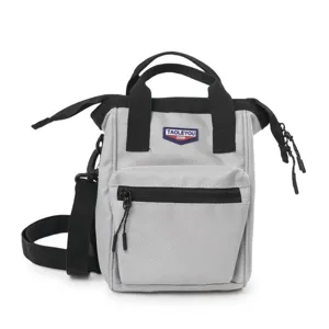 Veelzijdige grijze mini crossbodytas met zwarte handvatten en veilig ritsvakje.