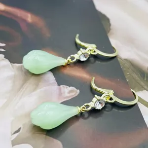 Boucles d'oreilles pendantes magnolia vert clair de style français au fini doré