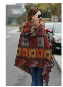 Ethno-Stil Kapuzen-Poncho-Schal mit geometrischem Stammesmuster und Quasten für Damen.