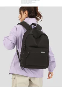 Schlichter schwarzer Rucksack mit großem Fassungsvermögen für Schule oder Reisen