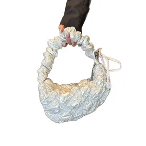 Stijlvolle minimalistische witte geplooide wolk handtas met rimpelhandvat voor dames