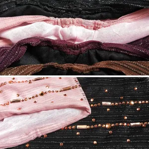 Detail eines eleganten Spitzen-Turban-Hutes mit Strasssteinen und Gummizug